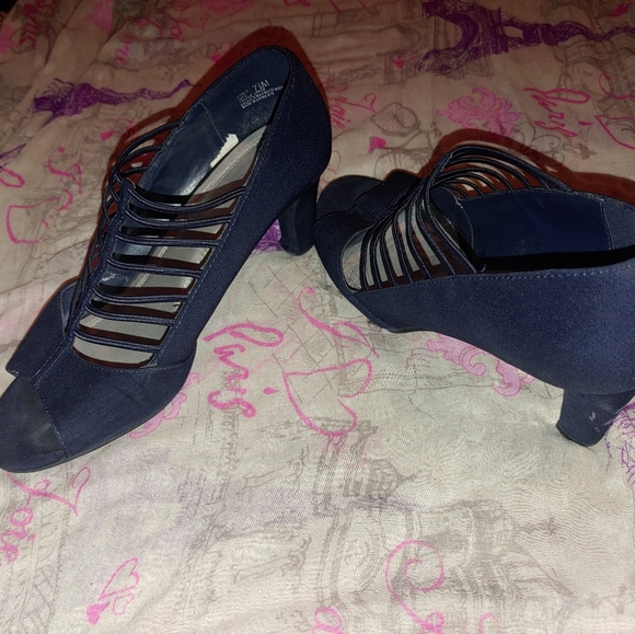 Blue Suede heels - Picture 2 of 5